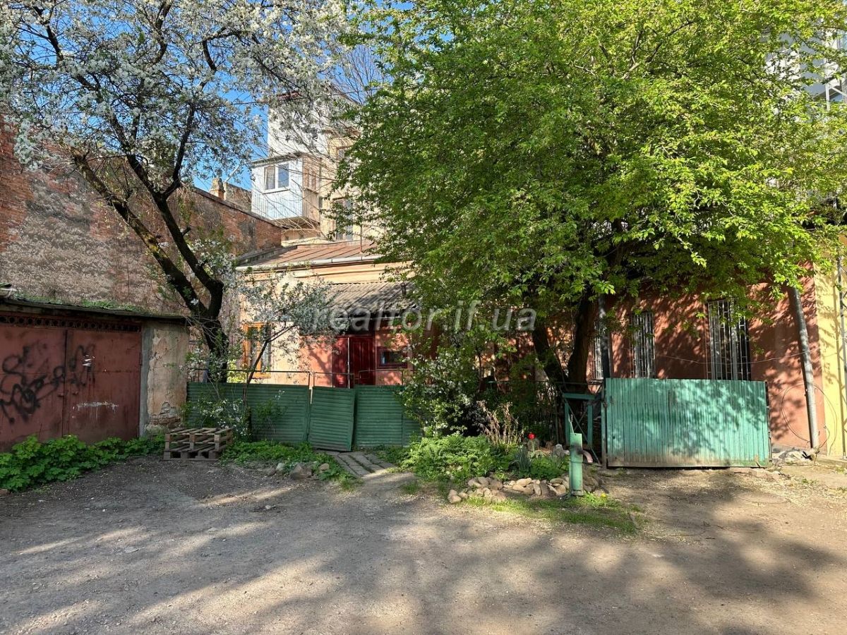 Budynok_na_vulytsi_Hrushevskoho_-_idealne_mistse_dlya_komertsiinoho_biznesu_22982_8_1713171272.jpeg