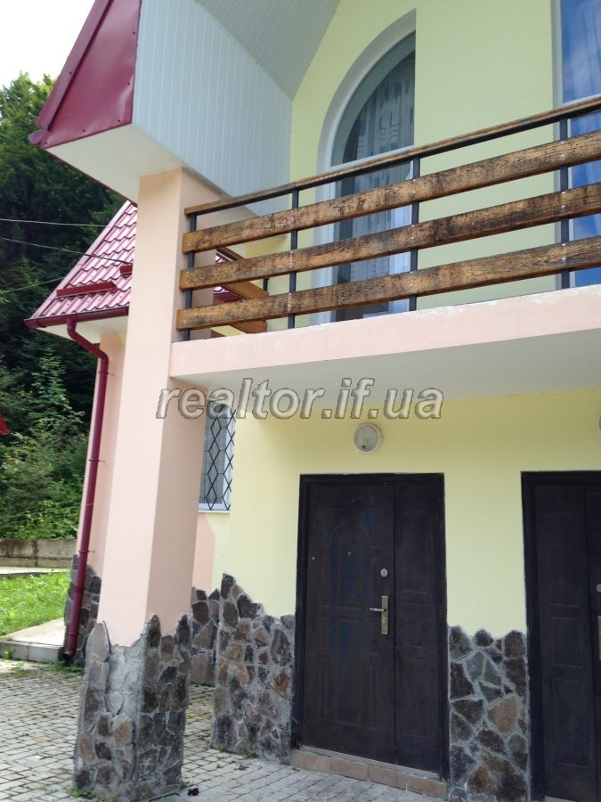 Budynok_z_dvoma_okremymy_vkhodamy_pid_biznes_poruch_z_kurortom_Lehenda_v_seli_Dora_14575_3_1520265670.jpg