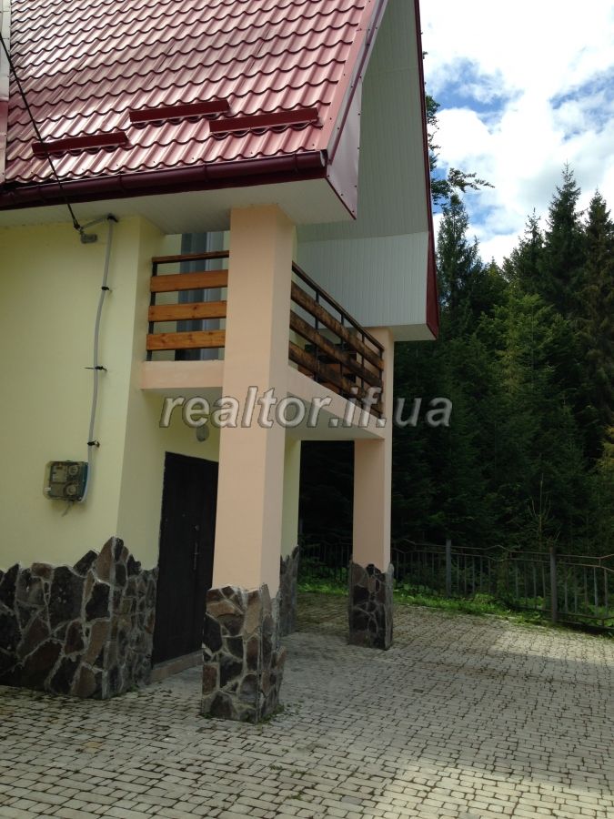 Budynok_z_dvoma_okremymy_vkhodamy_pid_biznes_poruch_z_kurortom_Lehenda_v_seli_Dora_14575_4_1520265670.jpg