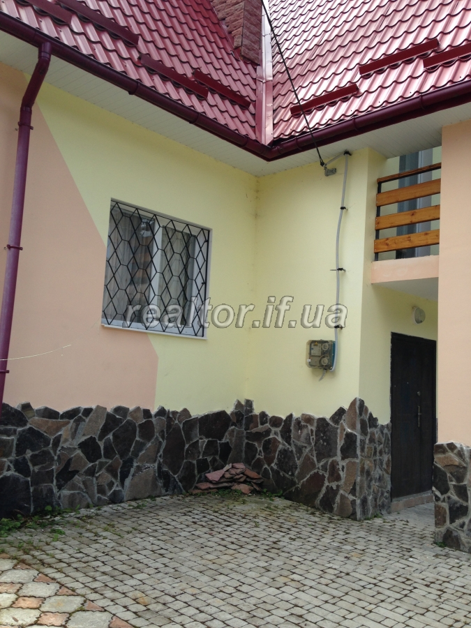 Budynok_z_dvoma_okremymy_vkhodamy_pid_biznes_poruch_z_kurortom_Lehenda_v_seli_Dora_14575_5_1520265671.jpg