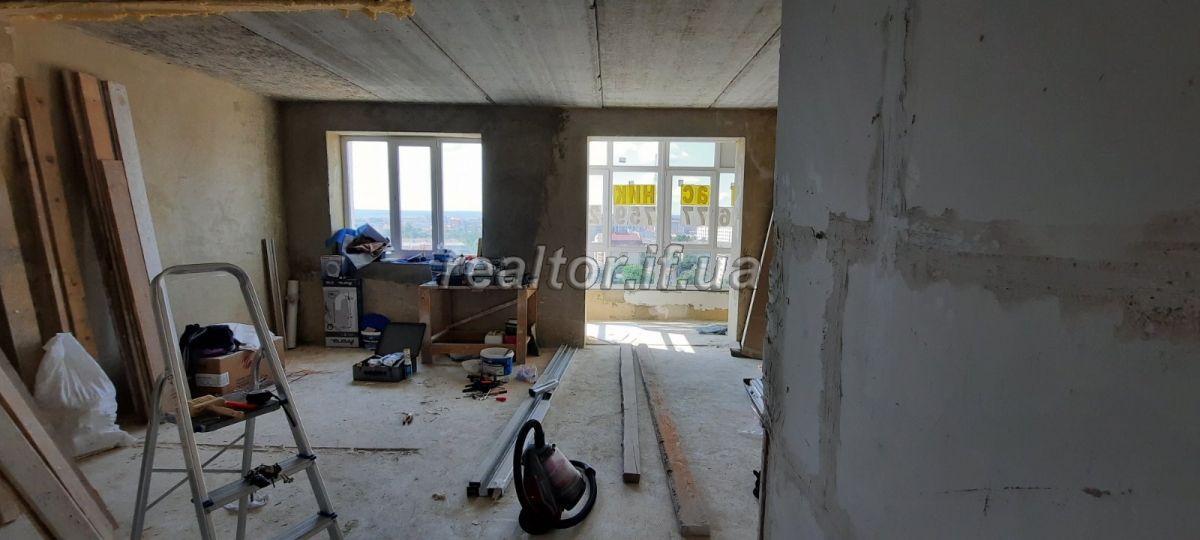 Duzhe_vyhidna_dvorivneva_trykimnatna_kvartyra_z_vydom_na_tsentr_mista_v_zdanomu_ta_obzhytomu_budynku_20450_4_1625580631.jpeg