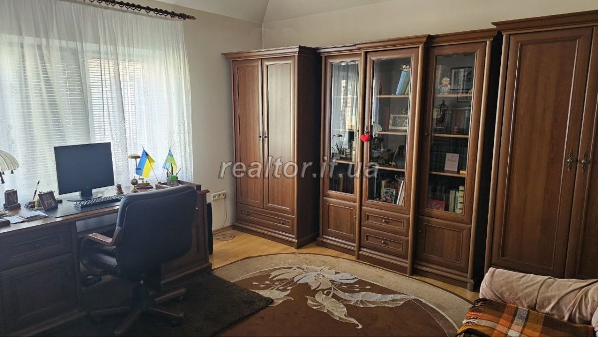 Eksklyuzyvna_4-kimnatna_dvorivneva_kvartyra_na_vul_Kruka_u_tsentri_mista_23021_26_1715672068.jpeg