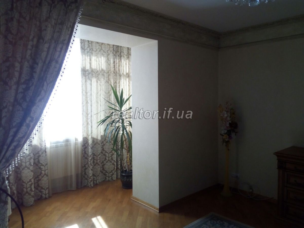Elitna_kvartyra_velykoyi_ploshchi_z_khoroshym_yevroremontom_ta_meblyamy_nepodalik_vid_miskoho_ozera_13740_12_1568036885.jpg