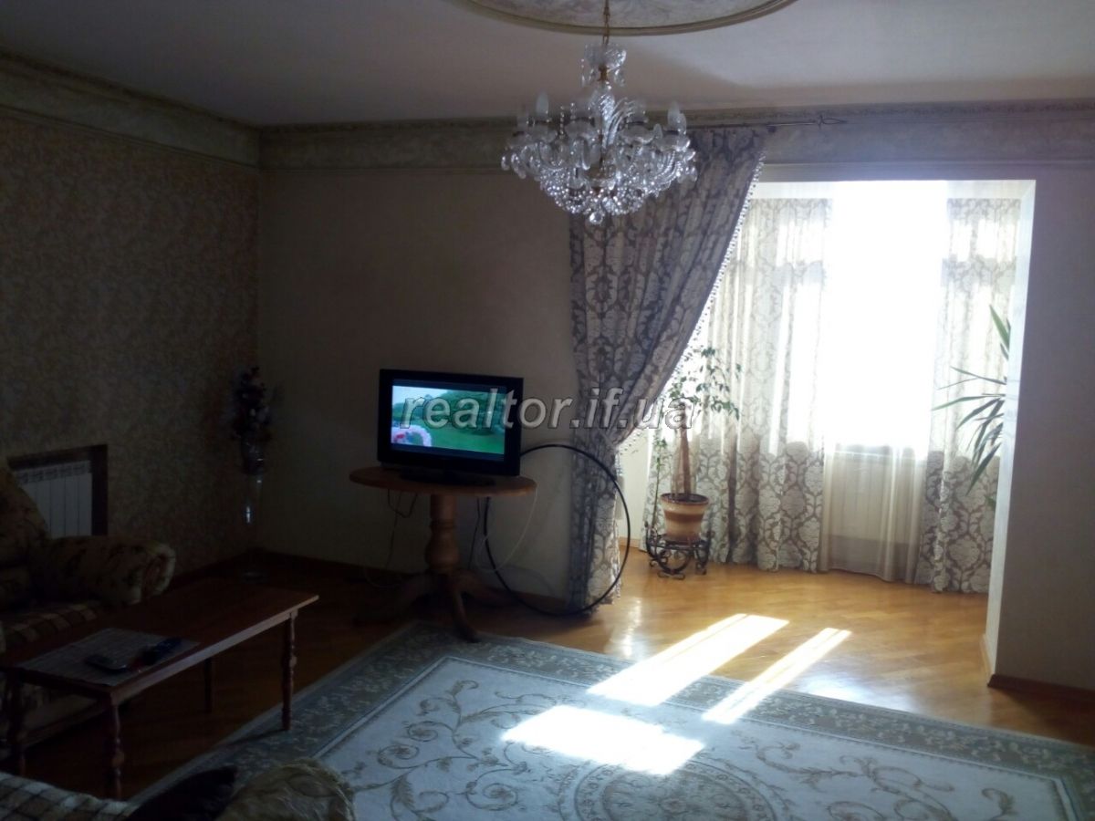 Elitna_kvartyra_velykoyi_ploshchi_z_khoroshym_yevroremontom_ta_meblyamy_nepodalik_vid_miskoho_ozera_13740_14_1568036886.jpg