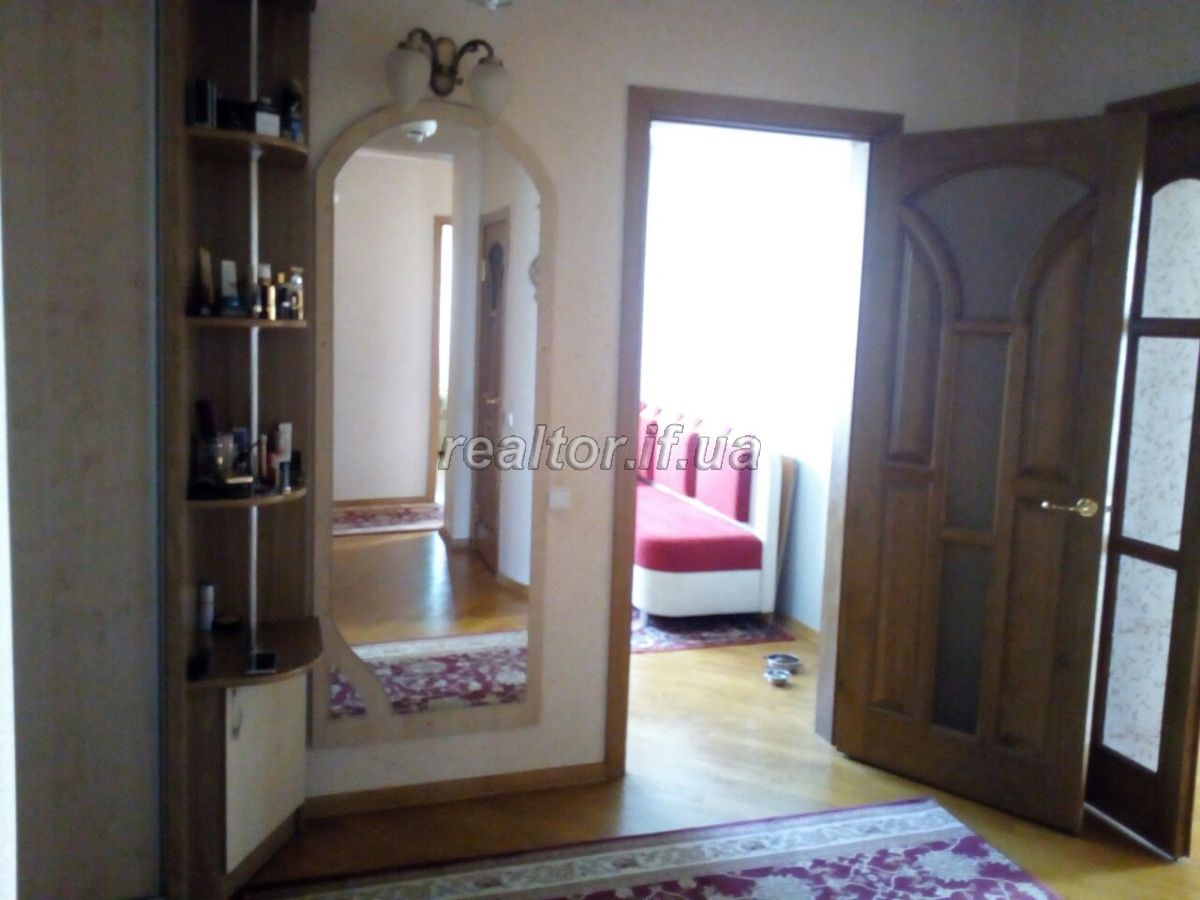 Elitna_kvartyra_velykoyi_ploshchi_z_khoroshym_yevroremontom_ta_meblyamy_nepodalik_vid_miskoho_ozera_13740_3_1568036883.jpg