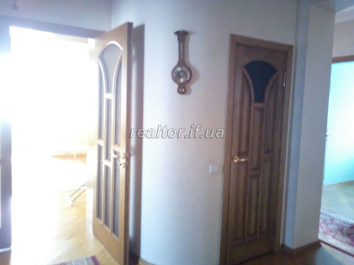 Elitna_kvartyra_velykoyi_ploshchi_z_khoroshym_yevroremontom_ta_meblyamy_nepodalik_vid_miskoho_ozera_13740_4_1568036883.jpg