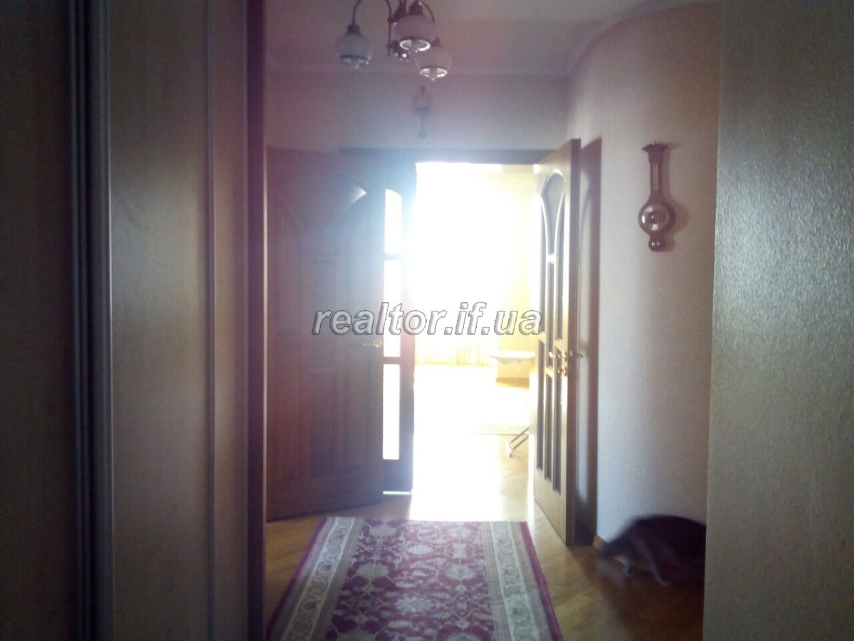 Elitna_kvartyra_velykoyi_ploshchi_z_khoroshym_yevroremontom_ta_meblyamy_nepodalik_vid_miskoho_ozera_13740_5_1568036883.jpg