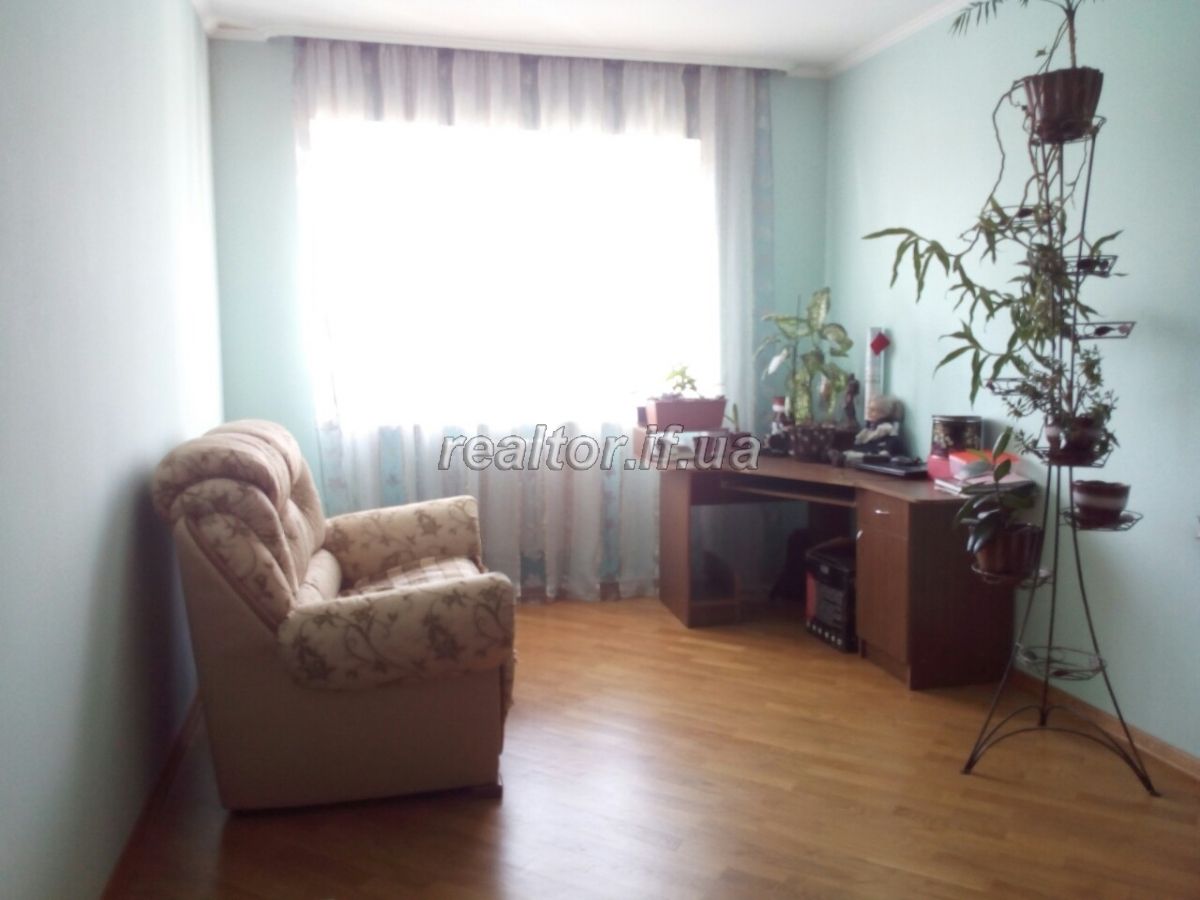 Elitna_kvartyra_velykoyi_ploshchi_z_khoroshym_yevroremontom_ta_meblyamy_nepodalik_vid_miskoho_ozera_13740_8_1568036884.jpg