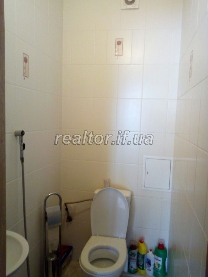 Elitna_kvartyra_velykoyi_ploshchi_z_khoroshym_yevroremontom_ta_meblyamy_nepodalik_vid_miskoho_ozera_13740_9_1568036885.jpg