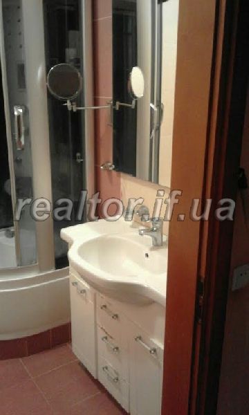 Harna_trykimnatna_kvartyra_v_novobudovi_v_tsentri_mista_na_vulytsi_Chornovola_9794_11_1463237436.jpg