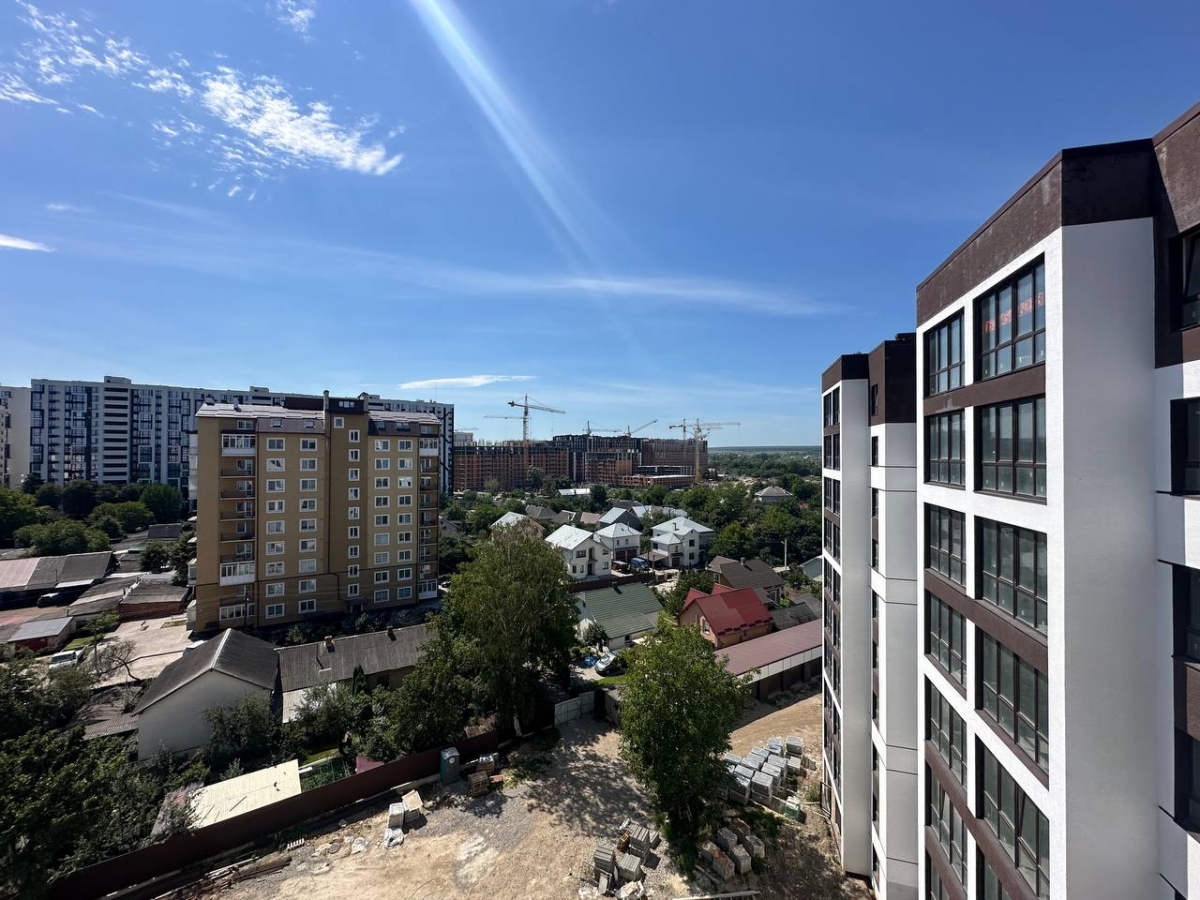 Kvartyra_v_ZhK_Atmosfera_poruch_iz_miskym_ozerom_24015_11_1756972302.jpeg
