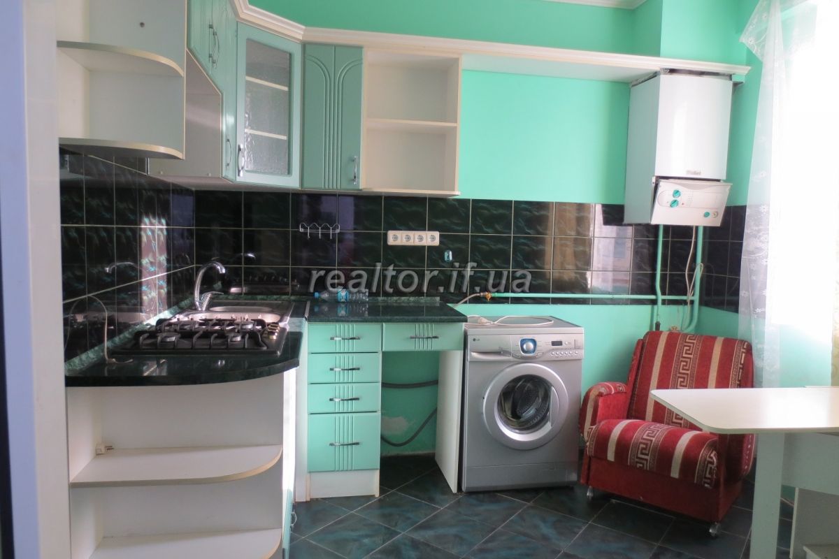 The apartment is in a residential building with partial renovation down Mykolaichuk Street