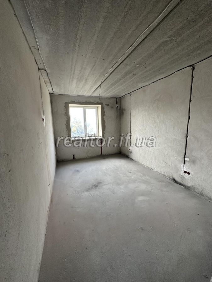 Kvartyra_v_zdanomu_budynku_poruch_z_parkom_22655_1_1696941484.jpeg