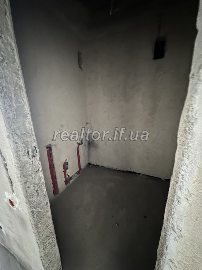 Kvartyra_v_zdanomu_budynku_poruch_z_parkom_22655_2_1696941484.jpeg