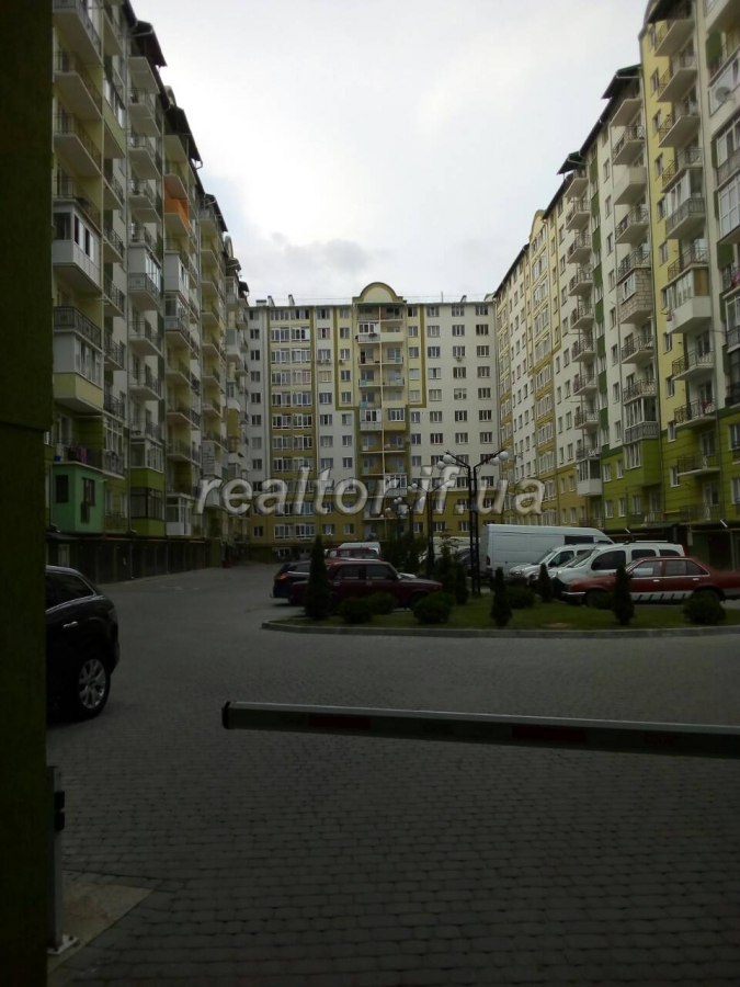 Kvartyra_velykoyi_ploshchi_v_novobudovi_z_remontom_po_vulytsi_Pobutova_14810_2_1536309230.jpg