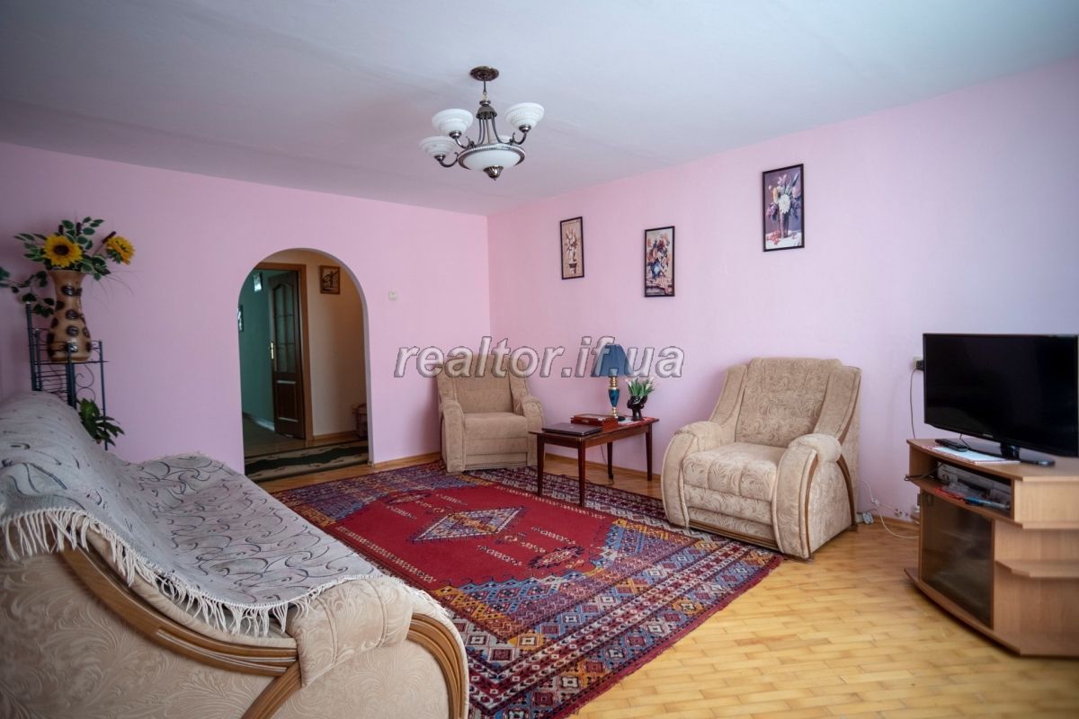 Kvartyra_z_harnym_planuvannyam_ta_indyvidualnym_opalennyam_po_vulytsi_Khimikiv_15280_15_1536314970.jpg