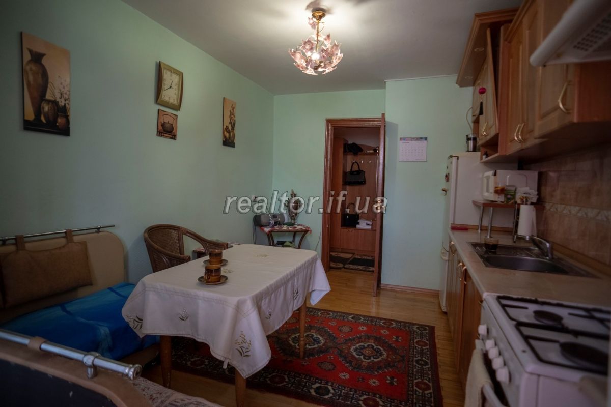 Kvartyra_z_harnym_planuvannyam_ta_indyvidualnym_opalennyam_po_vulytsi_Khimikiv_15280_20_1536314973.jpg