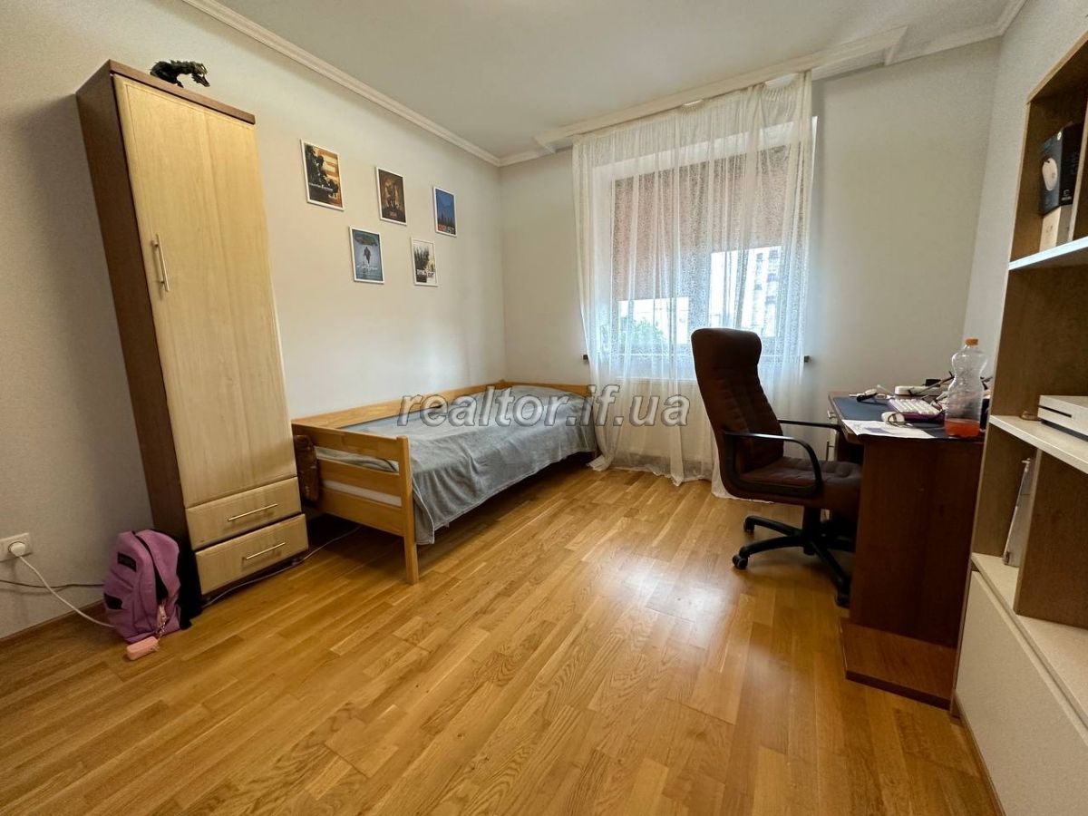 Kvartyra_z_remontom_ta_harazhem_v_tsentri_mista_po_vulytsi_Shukhevychiv_15818_1_1689165340.jpeg
