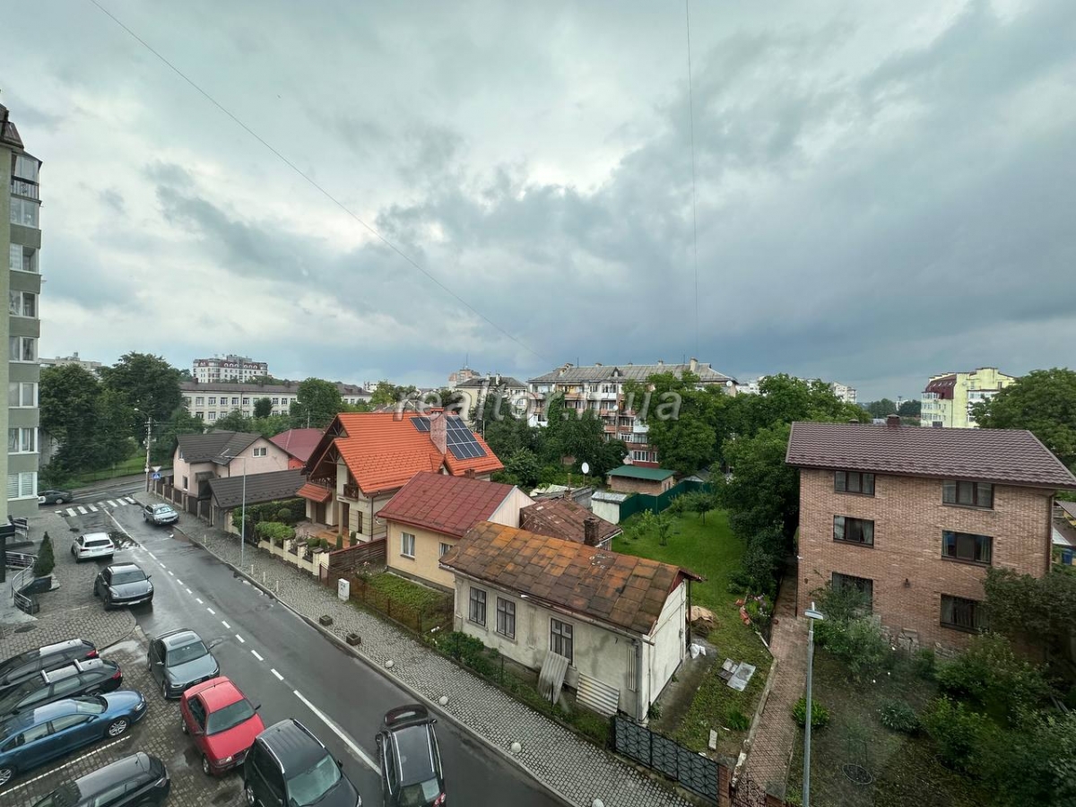 Kvartyra_z_remontom_ta_harazhem_v_tsentri_mista_po_vulytsi_Shukhevychiv_15818_5_1689165341.jpeg