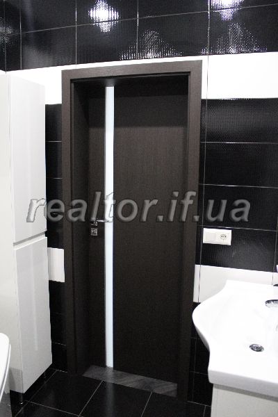 Kvartyra_z_suchasnym_dyzainerskym_planuvannyam_v_mikroraioni_Pasichna_12512_30_1486550842.jpg