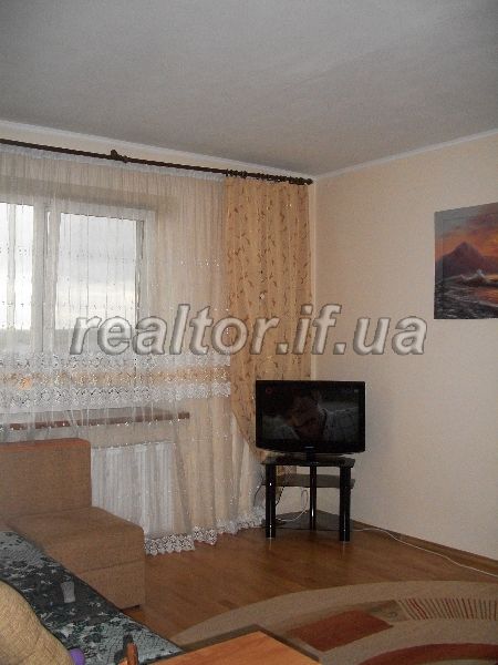 Odnokimnatna_kvartyra_na_orendu_v_novobudovi_poruch_Akvaparku_ta_Lodovoyi_Areny_8229_4_1430902758.jpg