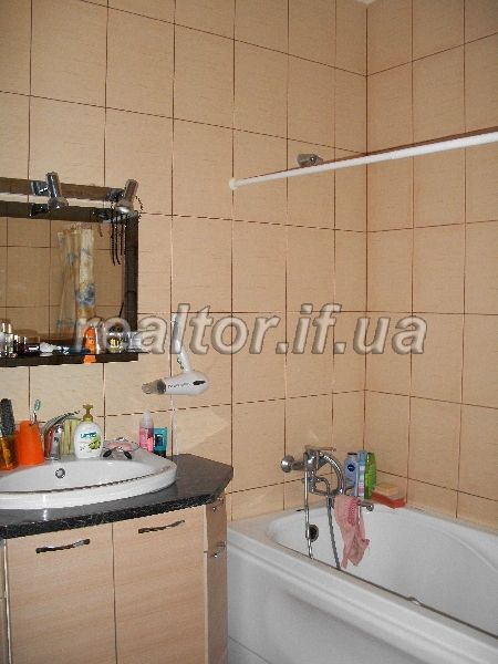 Odnokimnatna_kvartyra_na_orendu_v_novobudovi_poruch_Akvaparku_ta_Lodovoyi_Areny_8229_9_1430902762.jpg