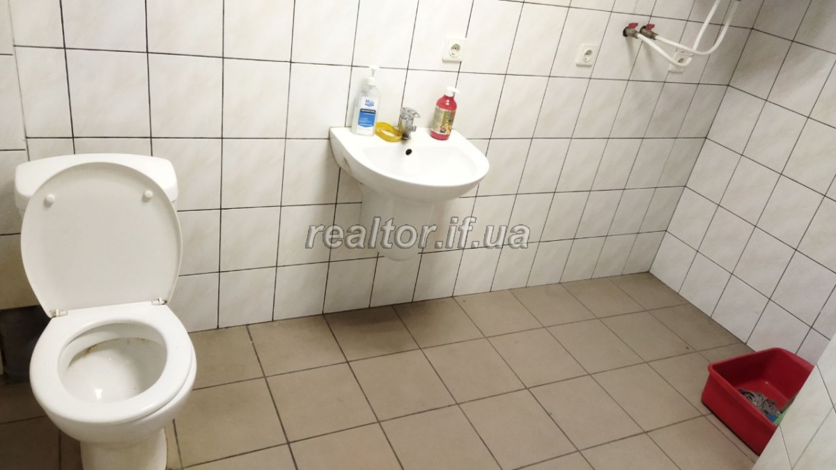 Ofis-sklad_z_velykoyu_dushovoyu_kabinoyu_23171_0_1721225161.jpeg