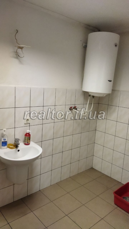 Ofis-sklad_z_velykoyu_dushovoyu_kabinoyu_23171_1_1721225161.jpeg