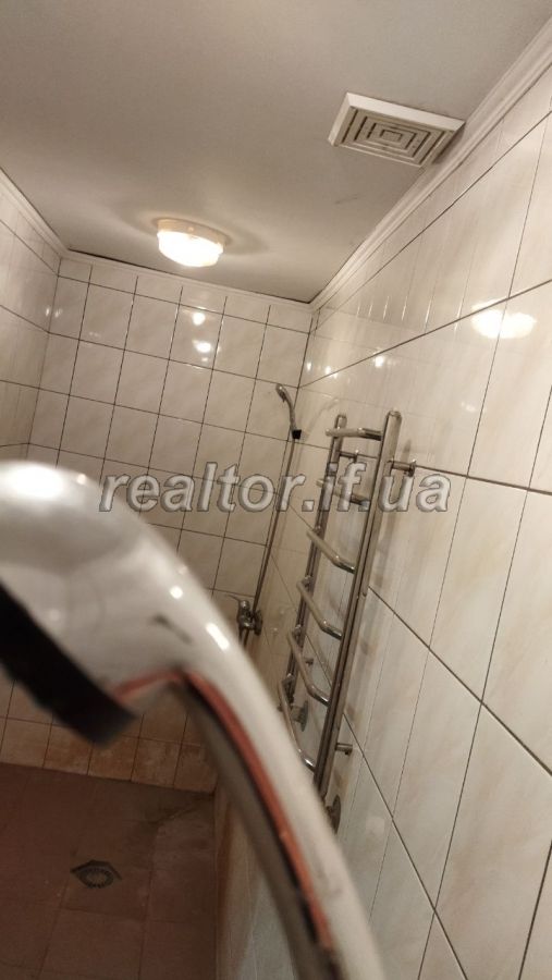 Ofis-sklad_z_velykoyu_dushovoyu_kabinoyu_23171_6_1721225162.jpeg