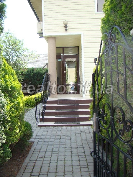 Orenda_elitnoho_osobnyaka_v_misti_Ivano-Frankivsk_9072_8_1448447011.jpg