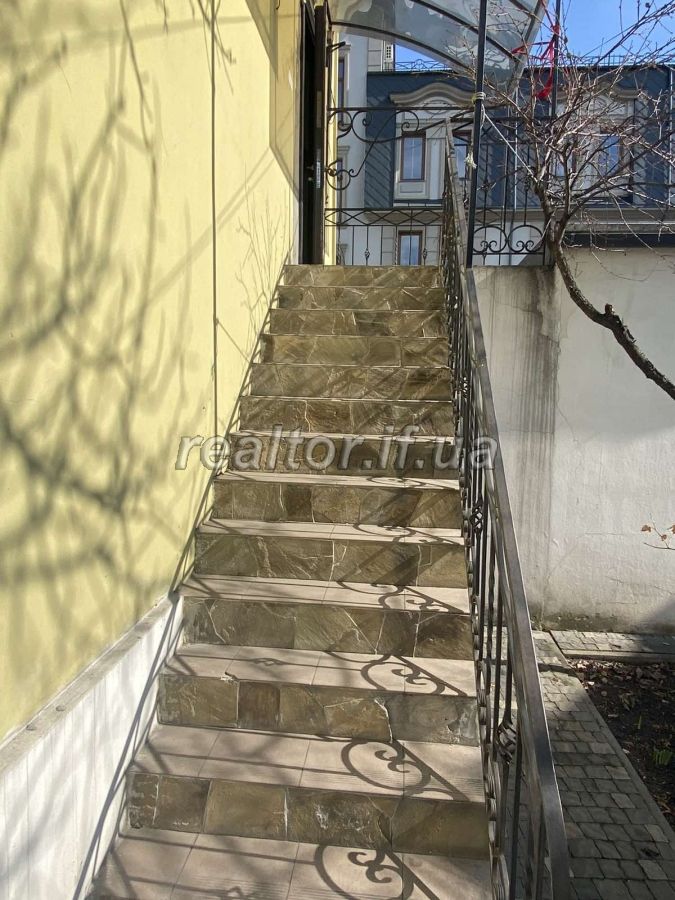Orenda_pivosobnyaka_z_okremym_vkhodom_v_tsentri_mista_na_vulytsi_Tarnavskoho_19922_16_1617015120.jpeg