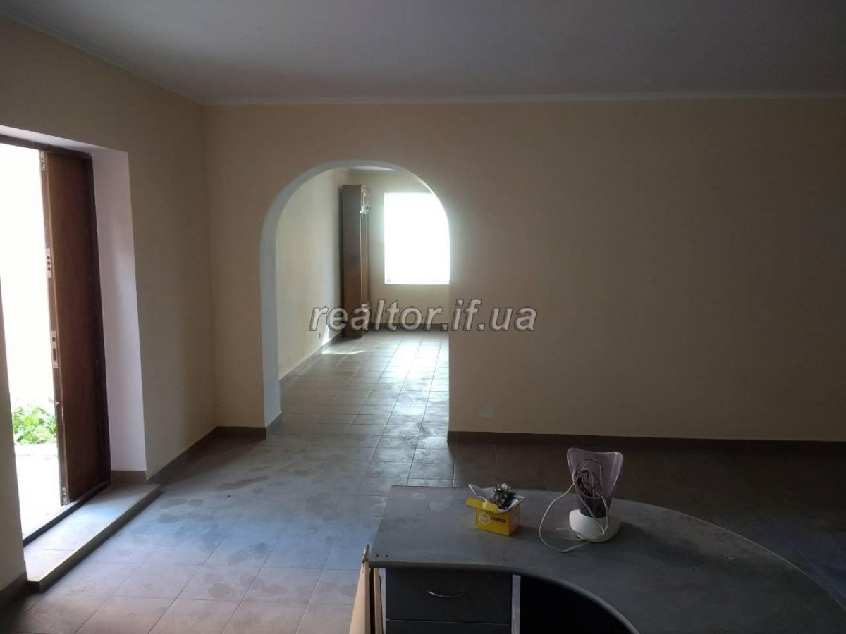 Orenda_prymishchennya_po_vul_Rebeta_navproty_Zalu_skorboty_(pokhoronky)_Pid_sklad-mahazyn_10588_15_1527068092.jpg