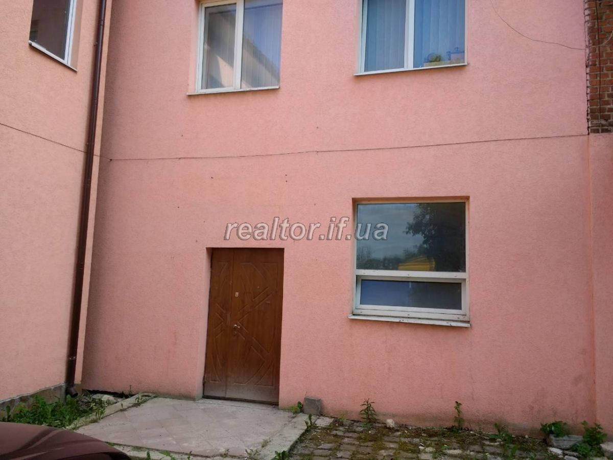 Orenda_prymishchennya_po_vul_Rebeta_navproty_Zalu_skorboty_(pokhoronky)_Pid_sklad-mahazyn_10588_2_1527068088.jpg