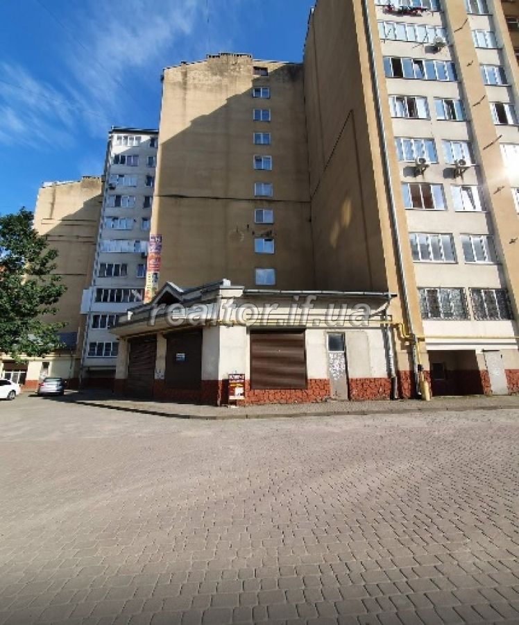 Orenda_prymishchennya_v_hustozaselenomu_raioni_mista_z_velykymy_panoramnymy_viknamy_12910_5_1628066977.jpeg