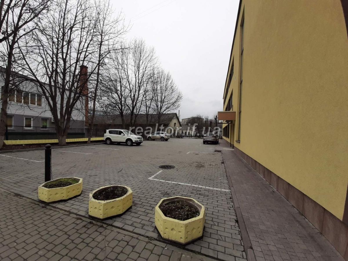 Orenda_prymishchennya_v_tsentralnii_chastyni_mista_po_vulytsi_Halytska_pid_meblevyi_mahazyn_14606_7_1591285842.jpg