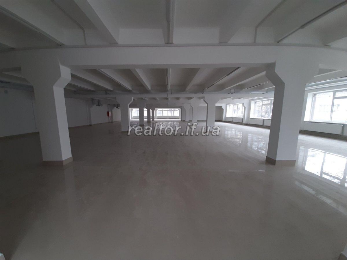 Rent a premise in the central part of the city on Halytska Street for a furniture store