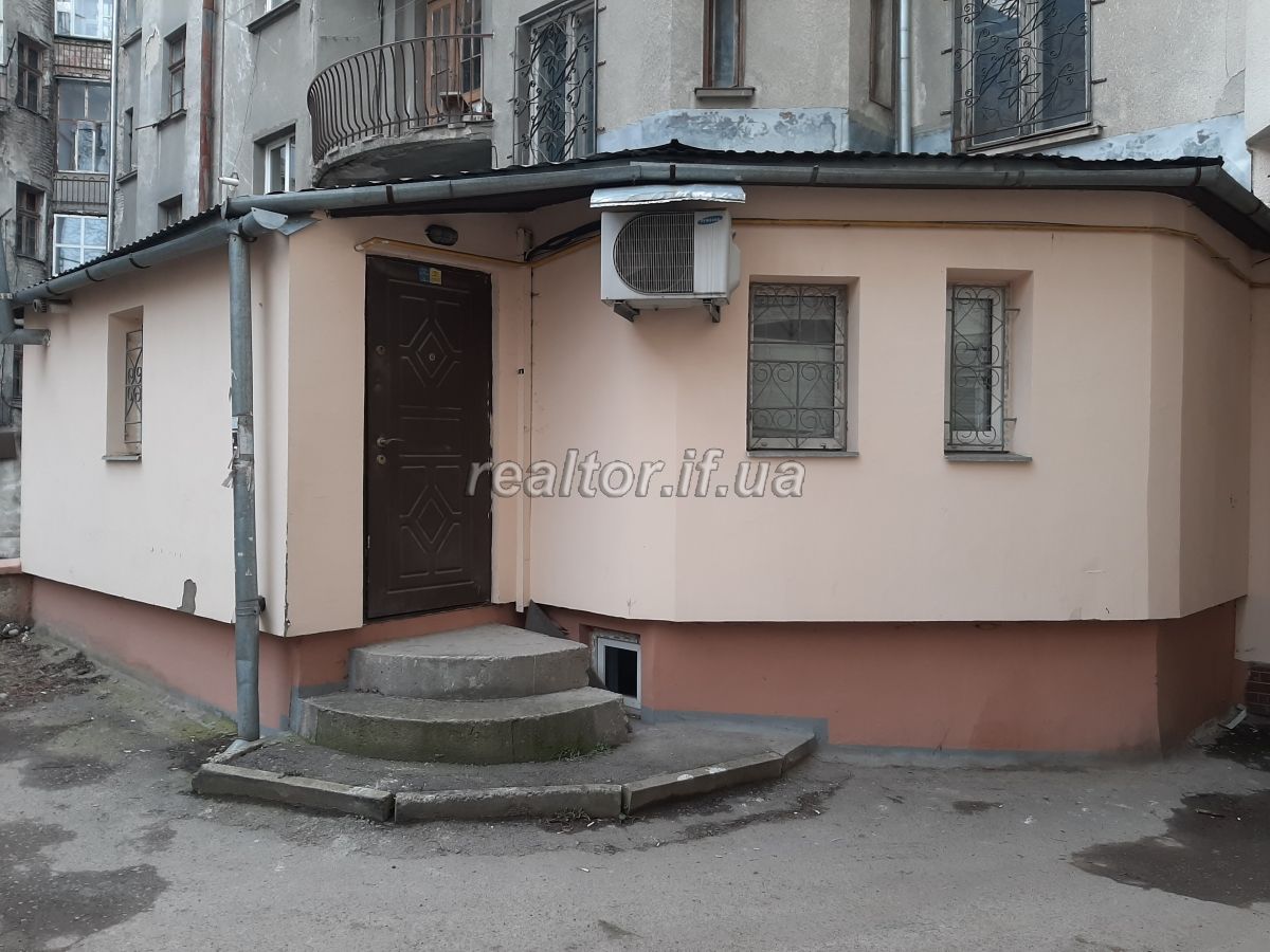 Orenda_prymishchennya_v_tsentralnii_chastyni_mista_poruch_budivli_sudu_22269_3_1678732461.jpeg
