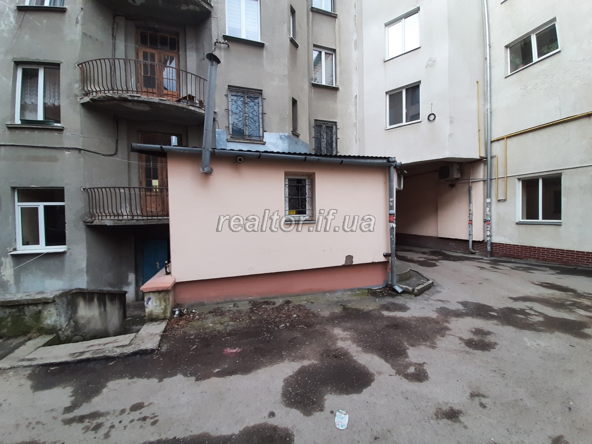 Orenda_prymishchennya_v_tsentralnii_chastyni_mista_poruch_budivli_sudu_22269_4_1678732461.jpeg