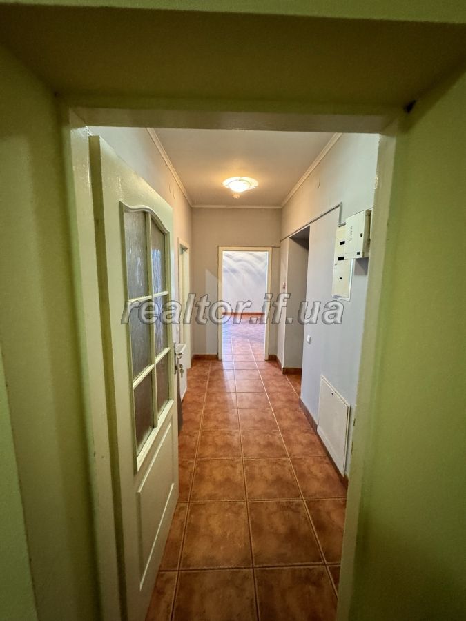 Orenda_prymishchennya_z_velykymy_panoramnymy_viknamy_22902_10_1709285555.jpeg