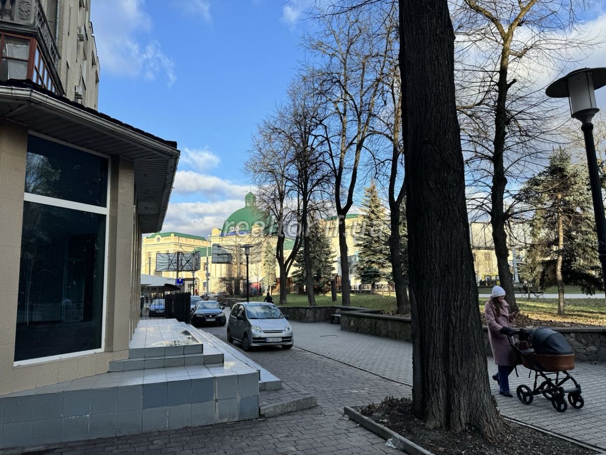 Orenda_prymishchennya_z_velykymy_panoramnymy_viknamy_22902_14_1709285556.jpeg