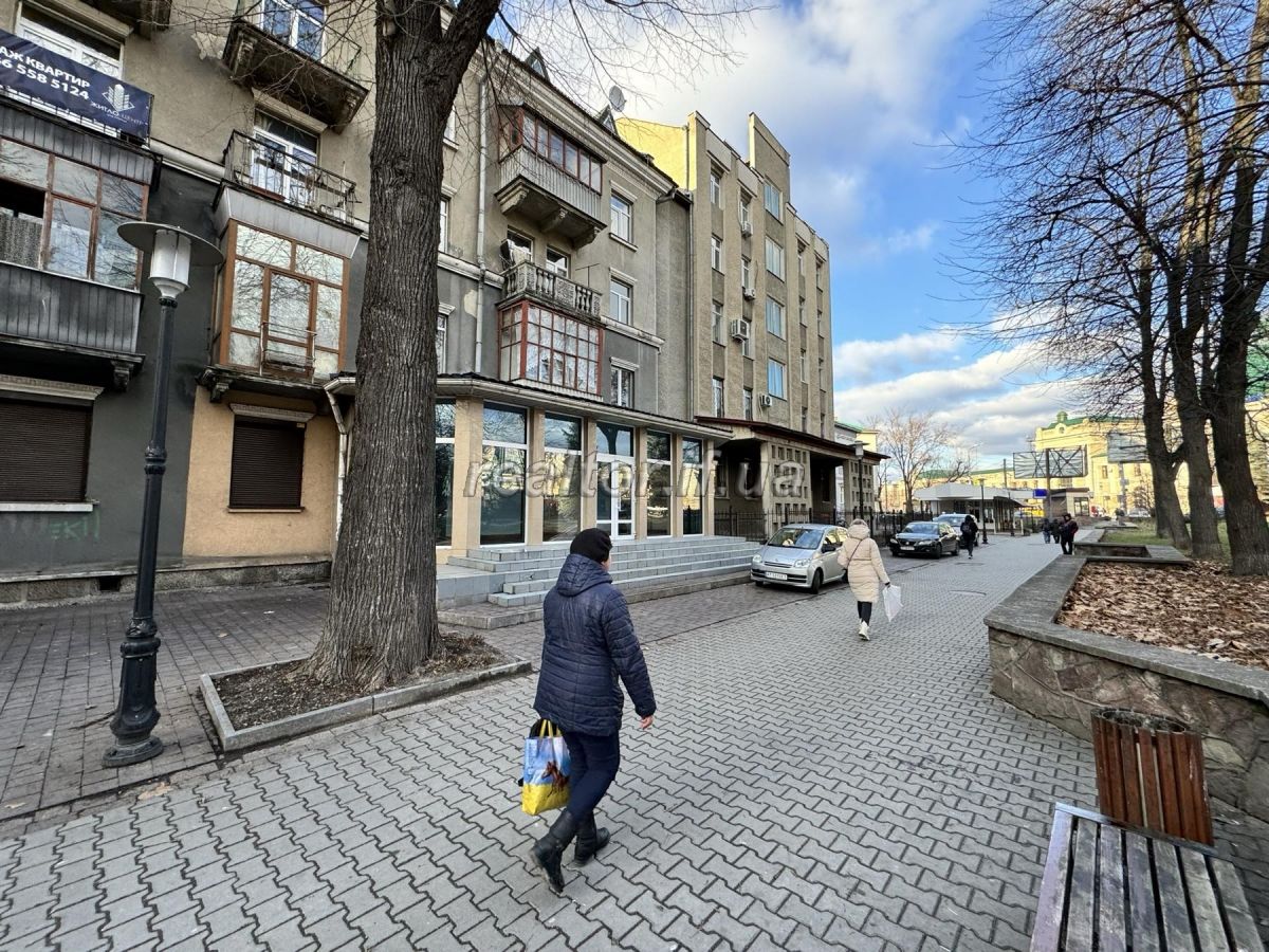 Orenda_prymishchennya_z_velykymy_panoramnymy_viknamy_22902_5_1709285554.jpeg