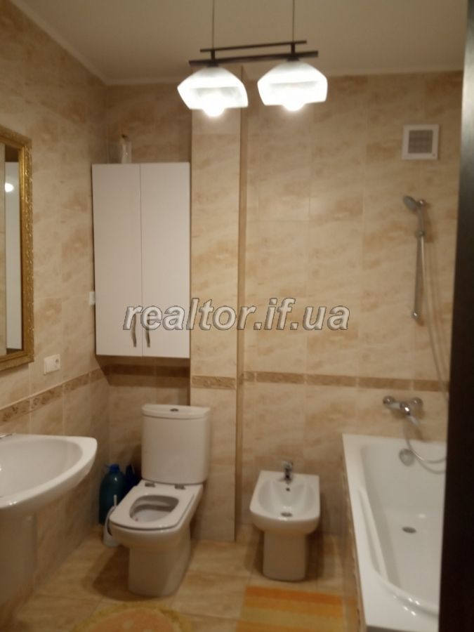 Orenda_velykoyi_kvartyry_v_tsentralnii_chastyni_mista_17313_18_1573637603.jpg