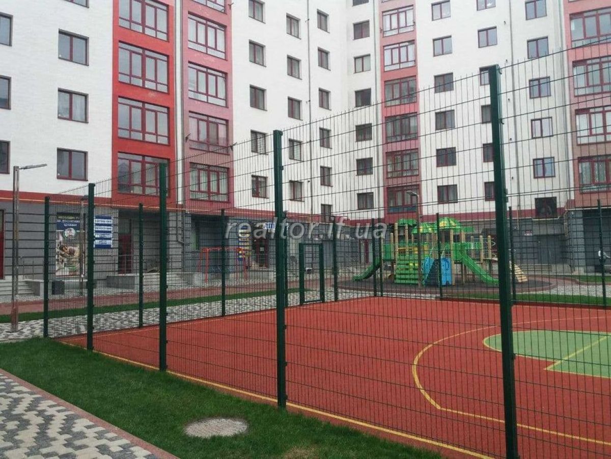 Pentkhaus_v_zdanii_novobudovi_Dvorivneva_kvartyra_z_vyhlyadom_na_hory_20809_1_1633504009.jpeg
