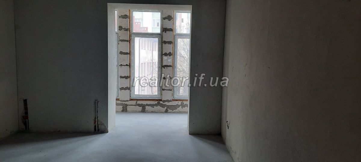 Prodam_prostoru_trokhkimnatnu_kvartyru_v_samomu_tsentri_mista_20109_11_1619687463.jpeg