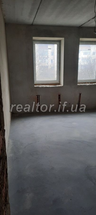 Prodam_prostoru_trokhkimnatnu_kvartyru_v_samomu_tsentri_mista_20109_12_1619687463.jpeg