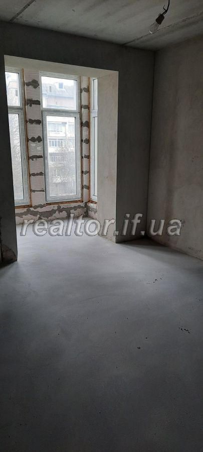 Prodam_prostoru_trokhkimnatnu_kvartyru_v_samomu_tsentri_mista_20109_14_1619687464.jpeg