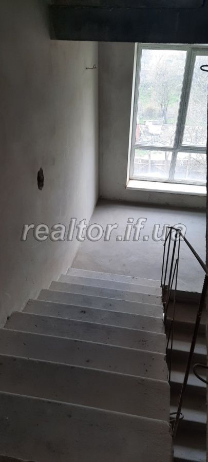 Prodam_prostoru_trokhkimnatnu_kvartyru_v_samomu_tsentri_mista_20109_16_1619687464.jpeg