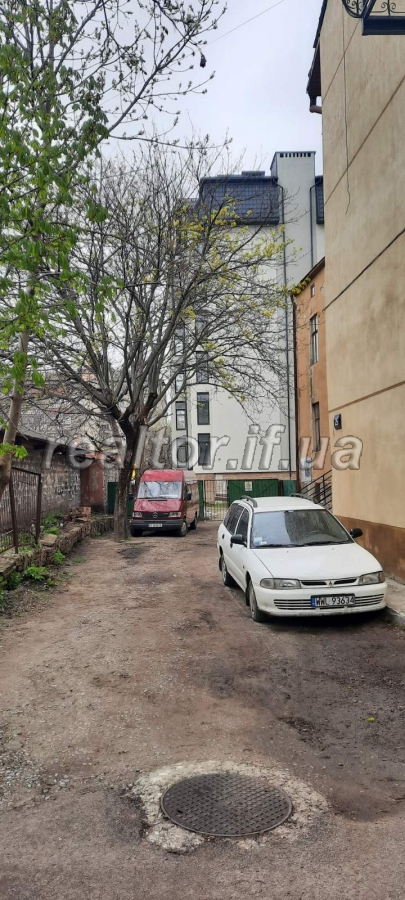 Prodam_prostoru_trokhkimnatnu_kvartyru_v_samomu_tsentri_mista_20109_17_1619687464.jpeg