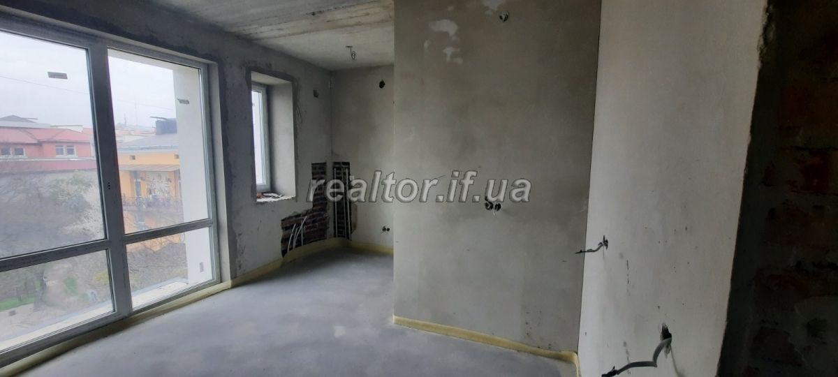 Prodam_prostoru_trokhkimnatnu_kvartyru_v_samomu_tsentri_mista_20109_2_1619687461.jpeg