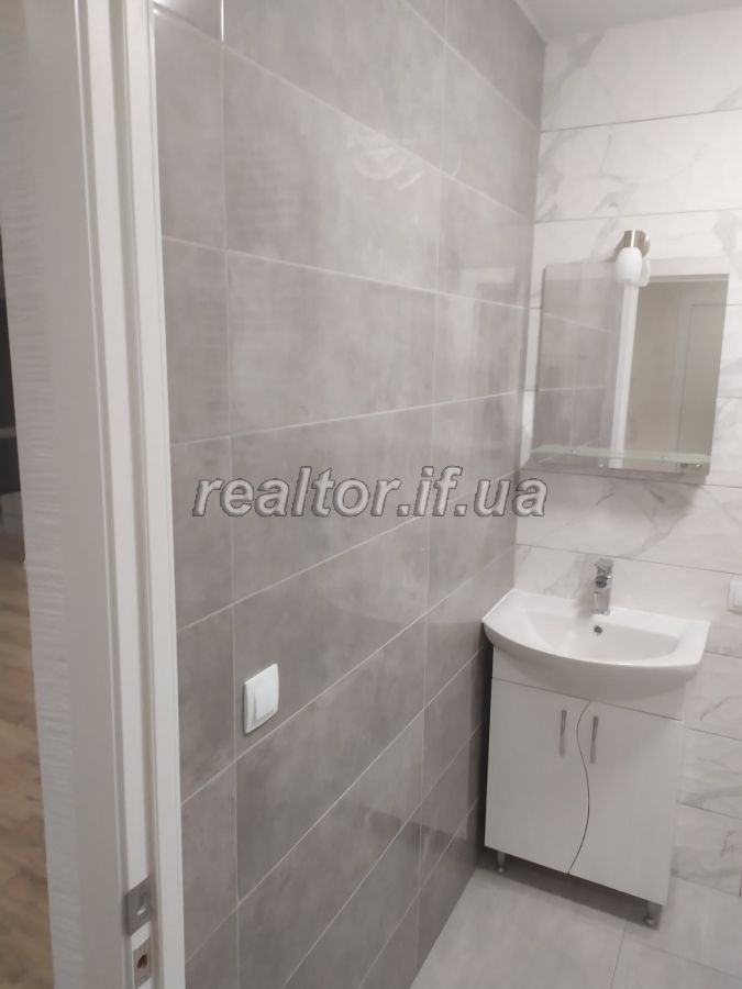 Prodayetsya_1_kimnatna_kvartyra_v_tsentri_mista_z_remontom_v_zhytlovomu_kompleksi_Knyahynyn_21307_10_1643898205.jpeg
